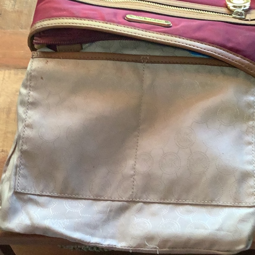 Elegant Burgundy Crossbody Bag - Picture 9 of 14